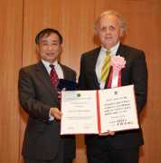 Dieter Schlüter receives the International Award 2018 of the Society of Polymer Science Japan